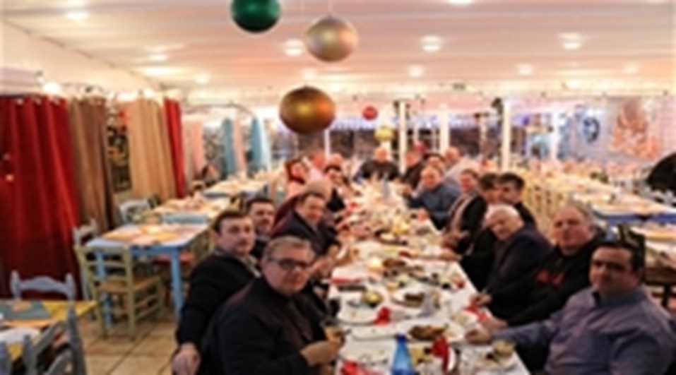 ΓΕΥΜΑ ΕΡΓΑΣΙΑΣ Δ.Σ. ΚΑΙ ΣΥΝΕΡΓΑΤΩΝ ΠΣΕΠΕ ΣΤΟ ΜΕΖΕΔΟΠΩΛΕΙΟ ΠΥΡΟΦΑΝΙ ΤΟΥ ΠΕΙΡΑΙΑ 